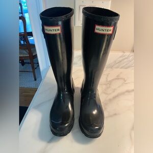 Women Hunter tall boots size 5. Black. Great condition!
